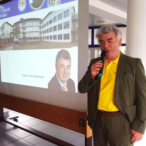 002Luwig Greimel beantwortet die Fragen aus der Bürgermeisterbox.jpg